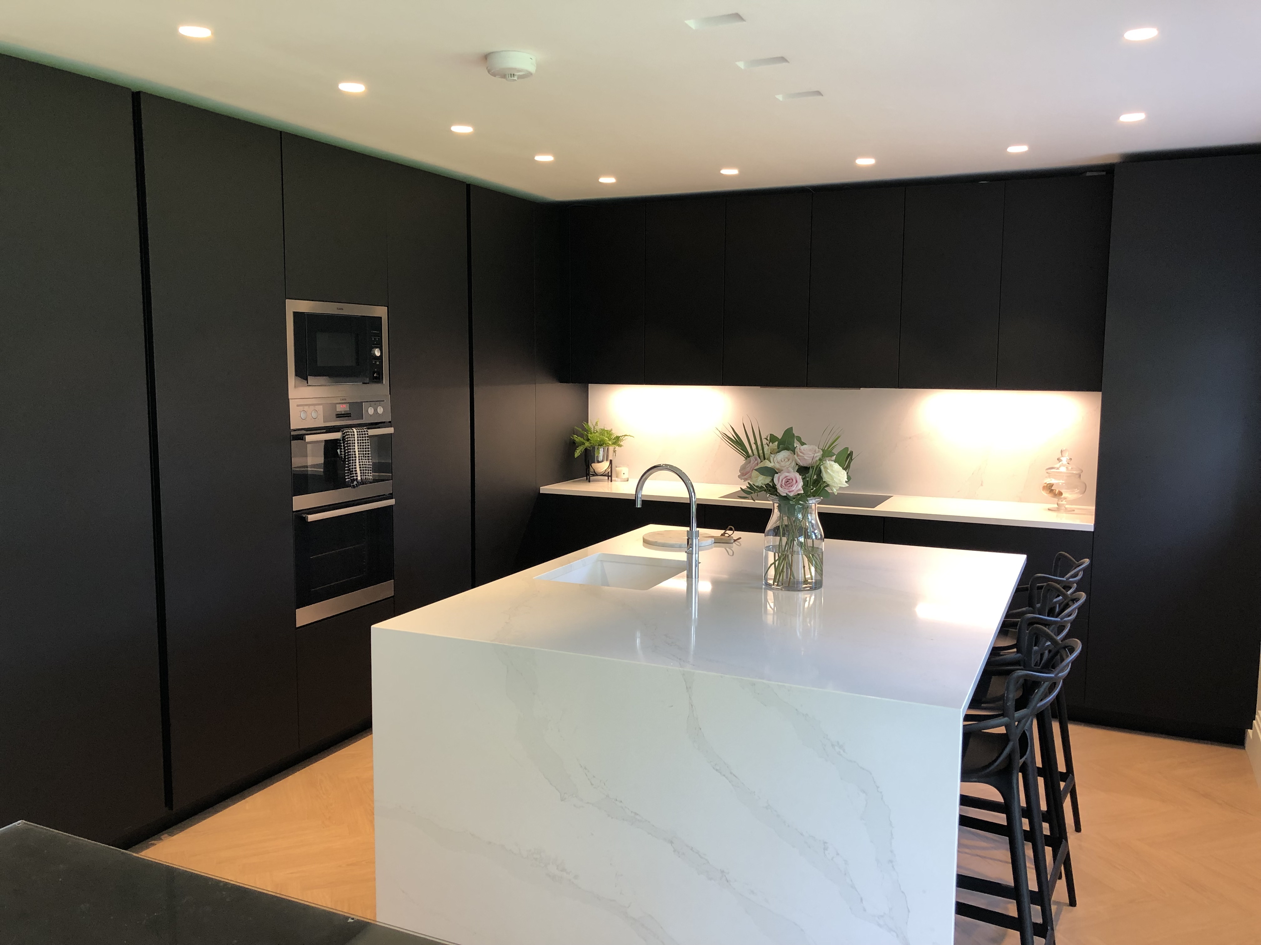 Dark Kitchens Portfolio By Alba Interiors, Watford kitchen Showroom