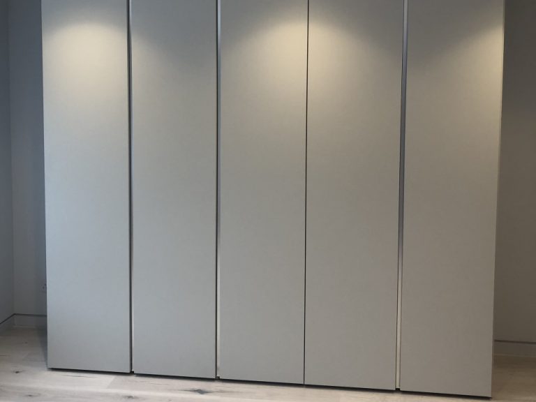 Dall'Agnese Hinged Wardrobe 'Tecno' Range. In Matt Lacquer Pearl Grey With Brill Integrated Handles.