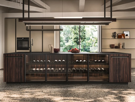 Kitchen with large island