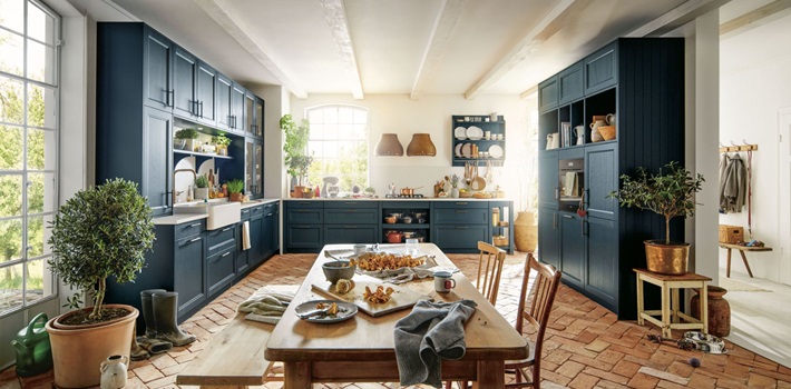 Blue shaker style kitchen with handles